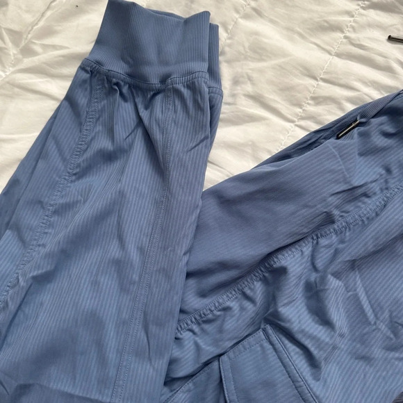 🆕💙 Lululemon Dance Studio Relaxed Fit Mid Rise Cargo Jogger - Oasis Blue - Picture 2 of 10